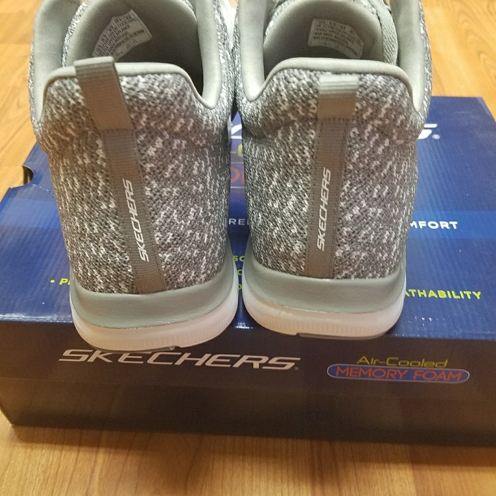 Walking shoes - Picture 4 of 8